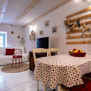 Valdi Apartment